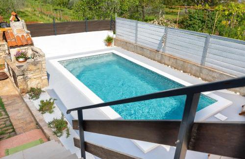 Valtura Apartment | Apartment Adriana on peaceful location with pool