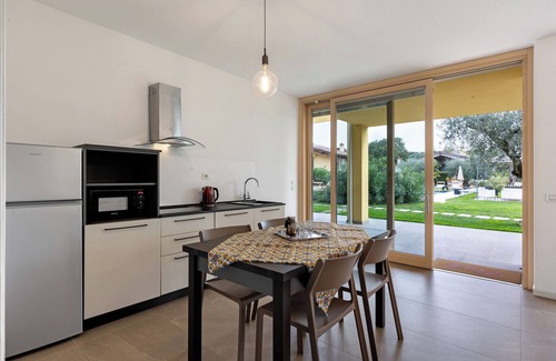 Montioni Apartment | Apartment 'Agriturismo Le Campagnole Pink' with Shared Pool, Wi-Fi and Air Conditioning