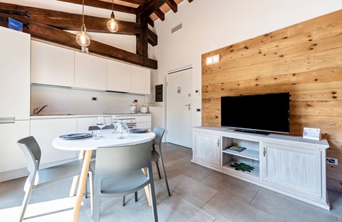 Toscolano Maderno Apartment | Apartment Al segnavento Montese with Pool, Garden & Wi-Fi