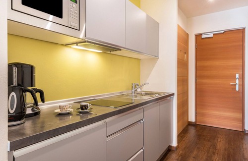 Lagundo Apartment | Apartment 'Alagundis Crystallinus' with Mountain View, Shared Pool and Wi-Fi