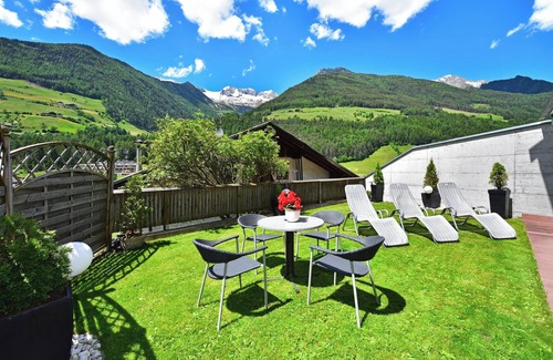 San Giovanni Apartment | Apartment "AlpenChalet Niederkofler Arabella" with Mountain View, Sauna & Garden