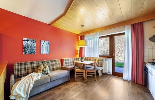 Saltusio Apartment | Apartment "Alpenhof Lodge Almrose" with Mountain View, Pool & Sauna