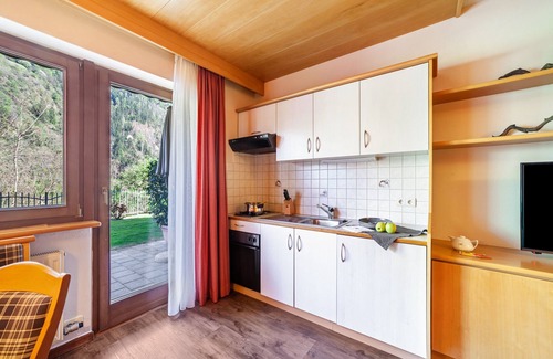 Saltusio Apartment | Apartment "Alpenhof Lodge Almrose" with Mountain View, Pool & Sauna