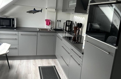 Region Hannover District Apartment | Apartment 'Am Deisterblick' with Mountain View, Balcony and Wi-Fi