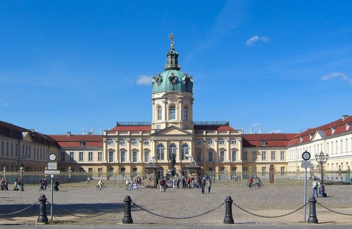 Charlottenburg Apartment | Apartment 'Am Schloß 2' with Balcony and Wi-Fi