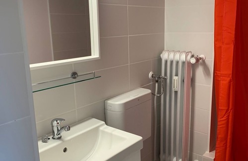 Charlottenburg Apartment | Apartment 'Am Schloß 2' with Balcony and Wi-Fi