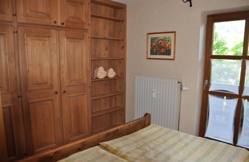 Ettenhausen Apartment | Apartment Andrea -3 pers, 62sqm, 1 bedroom, bay window, tiled stove, balcony