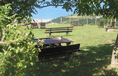 Deba Apartment | Apartment 'Andutz' with Mountain View, Private Garden and Wi-Fi
