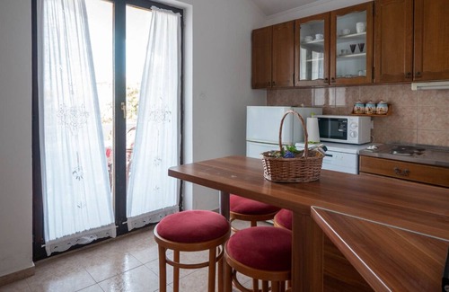 Mandre Apartment | Apartment Ante - comfortable & free parking: A5(4) - Mandre, Island Pag, Croatia