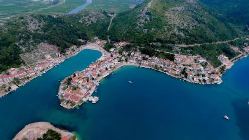 Blace Apartment | Apartment Antun - Adriatic coast retreat