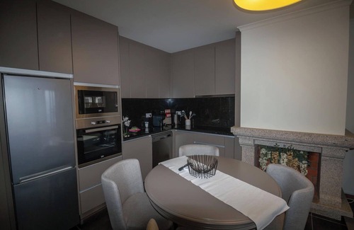 Soengas Apartment | Apartment 'Apartamento T1 Mais 1' with Mountain View, Wi-Fi and Air Conditioning
