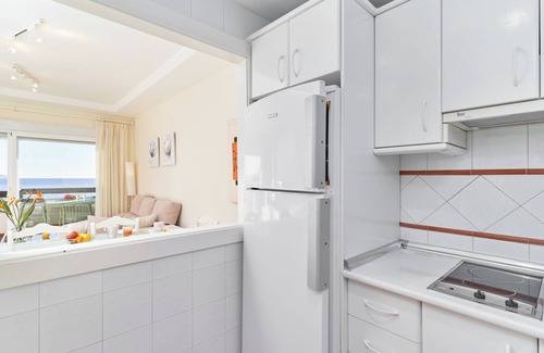 Almunecar Apartment | Apartment 'Apartamento Marina Playa M&M La Herradura' with Sea View, Wi-Fi and Air Conditioning