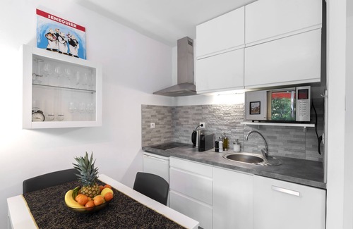 Cannes Apartment | Apartment-Apartment-Ensuite with Bath-Balcony