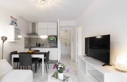 Cannes Apartment | Apartment-Apartment-Ensuite with Bath-Balcony