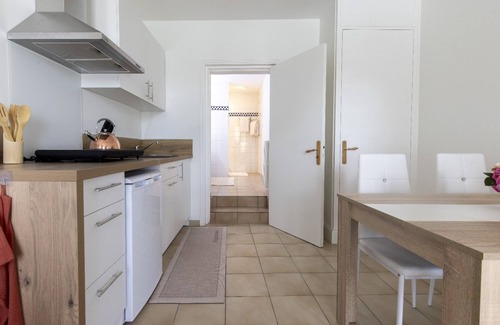 Jarnac Apartment | Apartment-Apartment-Ensuite with Shower-River view