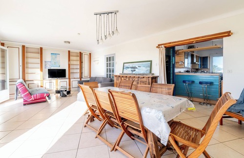 Barbatre Apartment | Apartment 'Appartement Face Mer 50m Plage' with Sea View, Private Terrace and Wi-Fi