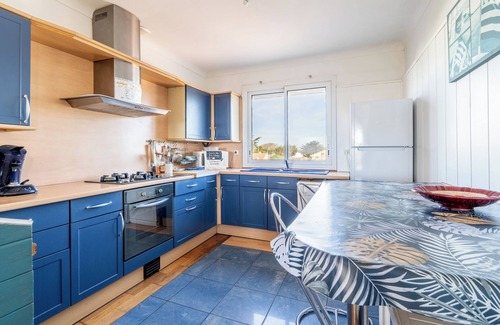 Barbatre Apartment | Apartment 'Appartement Face Mer 50m Plage' with Sea View, Private Terrace and Wi-Fi