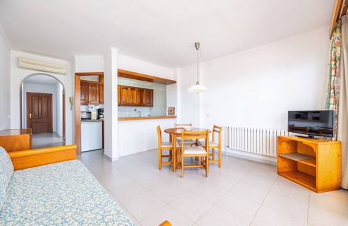 Cala Figuera Apartment | Apartment 'Aptos Villa Sirena Vista Mar' with Shared Pool, Wi-Fi and Air Conditioning