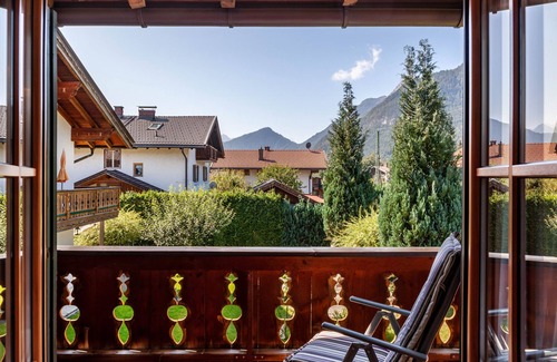 Mittenwald Apartment | Apartment 'Arnspitze' with Mountain View, Balcony and Wi-Fi