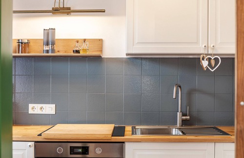Untergrainau Apartment | Apartment 'Aschaubichl - Wohnung Alpenrose' with Mountain View, Balcony and Wi-Fi