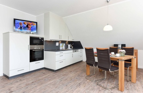 Neuharlingersiel Apartment | Apartment at the top center - Haus Addenhausen
