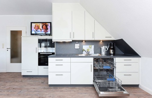 Neuharlingersiel Apartment | Apartment at the top center - Haus Addenhausen