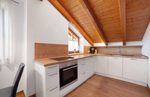 Parcines Apartment | Apartment 'Ausergrubhof Wohnung Naturns' with Mountain View, Shared Garden and Wi-Fi