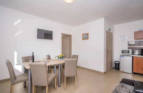 Liznjan Apartment | Apartment B&B by Interhome