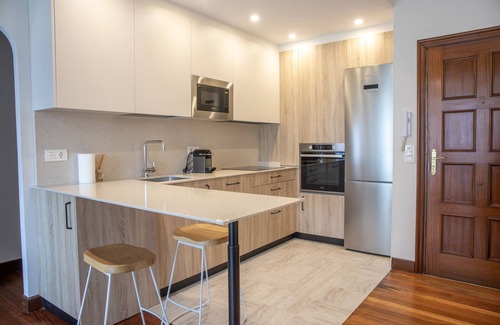 Zarautz Apartment | Apartment Bañeru 1 - House in the centre of Zarautz, 1 min. from the beach by Egona