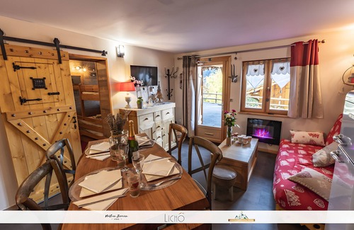 Valfrejus Apartment | Apartment 'Bas De Lout'Chi Valfréjus' with Mountain View, Private Terrace and Wi-Fi