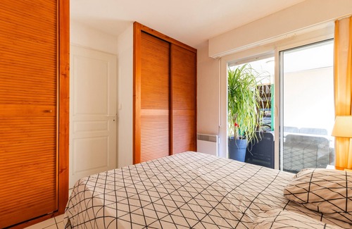 Maubuisson Apartment | Apartment 'Bel Appt Classé Entre Lac Et Océan' with Shared Pool and Private Terrace