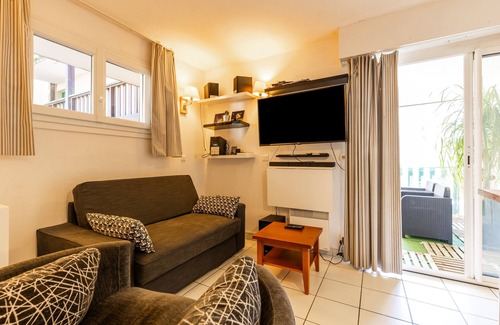 Maubuisson Apartment | Apartment 'Bel Appt Classé Entre Lac Et Océan' with Shared Pool and Private Terrace