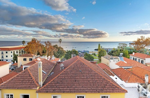 Old Town Apartment | Apartment 'Bela Sao Tiago 36' with Sea View, Balcony and Wi-Fi