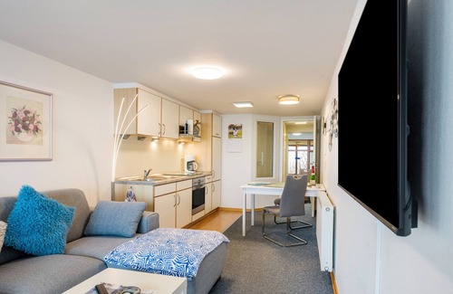 Nordstrand Apartment | Apartment 'Bi Michel' with Private Terrace and Wi-Fi