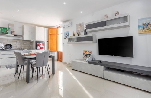 Altavilla Milicia Apartment | Apartment 'Bienvenue Chez Sarah' with Sea View, Balcony and Air Conditioning