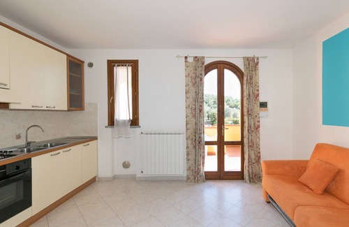Suvereto Apartment | Apartment 'Bilocale Ansonica' with Balcony, Shared Pool & Wi-Fi