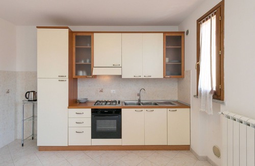 Suvereto Apartment | Apartment 'Bilocale Ansonica' with Balcony, Shared Pool & Wi-Fi