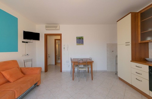 Suvereto Apartment | Apartment 'Bilocale Ansonica' with Balcony, Shared Pool & Wi-Fi