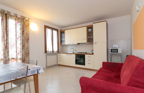 Suvereto Apartment | Apartment 'Bilocale Pendolino' with Balcony, Shared Pool & Wi-Fi