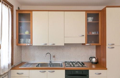 Suvereto Apartment | Apartment 'Bilocale Pendolino' with Balcony, Shared Pool & Wi-Fi