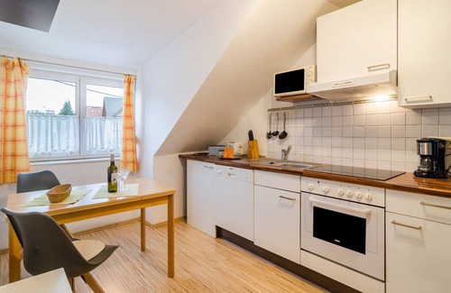 Meersburg Apartment | Apartment 'Birne' with Lake View, Shared Garden and Wi-Fi