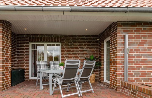 Wiesmoor Apartment | Apartment 'Blüteno1' with Private Terrace, Private Garden and Wi-Fi