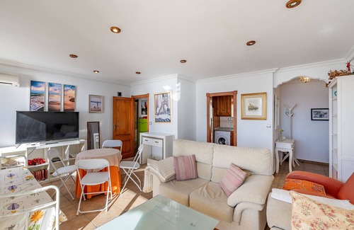 Salobrena Apartment | Apartment 'Bonito Apartamento Frente Al Mar' with Sea View, Wi-Fi and Air Conditioning