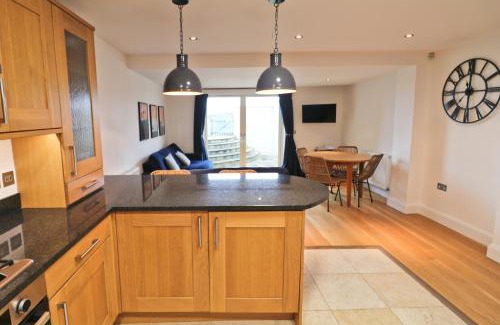 Treyarnon Apartment | APARTMENT BY THE BEACH, courtyard garden