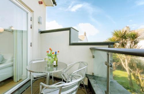 Treyarnon Apartment | Apartment by the beach, sea views
