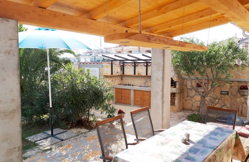 Medulin Apartment | Apartment by the sea with Mediterranean garden and barbecue area