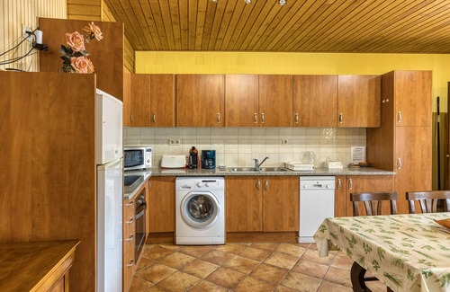Torroella de Fluvia Apartment | Apartment 'Cal Ferrer 2 - Quadres' with Shared Pool, Wi-Fi and Air Conditioning