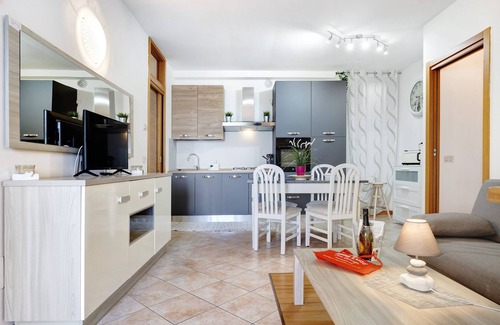 Pregasio Apartment | Apartment "Casa Lucy" with Lake View, Shared Pool & Wi-Fi