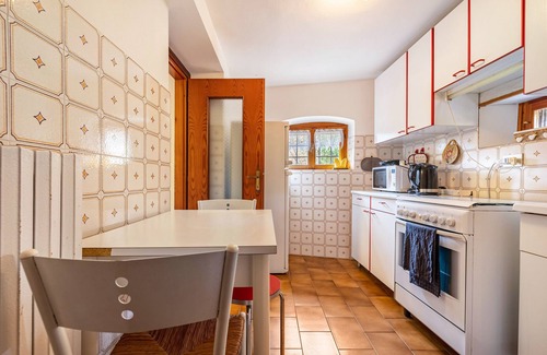 Vesio Apartment | Apartment 'Casa Luisa' with Mountain View, Shared Garden and Wi-Fi