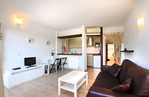 Cala Figuera Apartment | Apartment 'Cala Figuera 2b' with Sea View, Wi-Fi and Air Conditioning